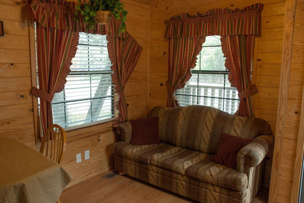 Medina Lake Camping Resort Cabin 3 Lakehills ภายนอก รูปภาพ
