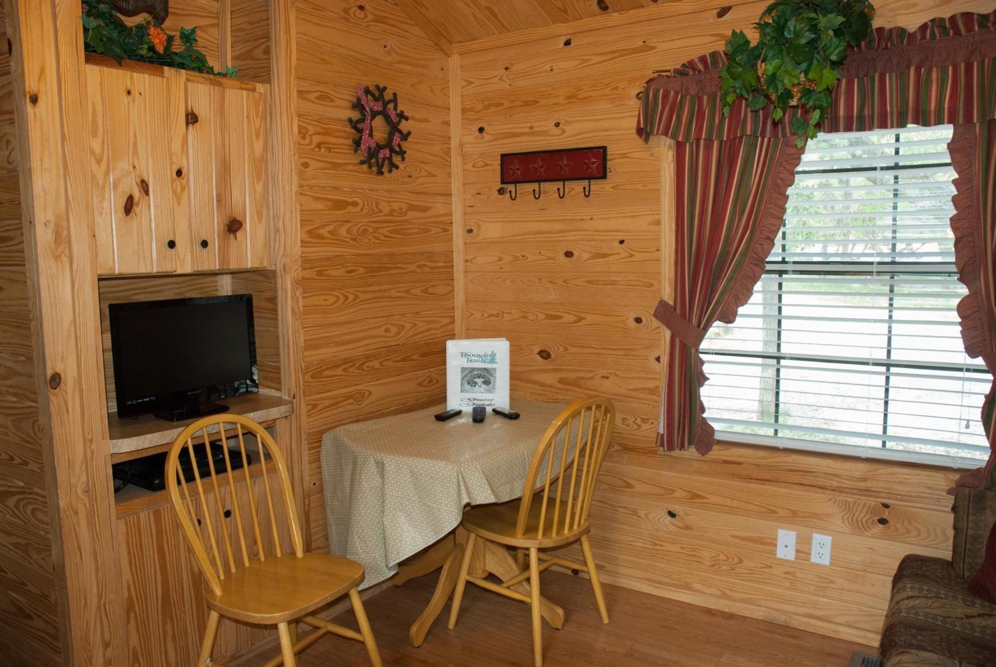 Medina Lake Camping Resort Cabin 3 Lakehills ภายนอก รูปภาพ